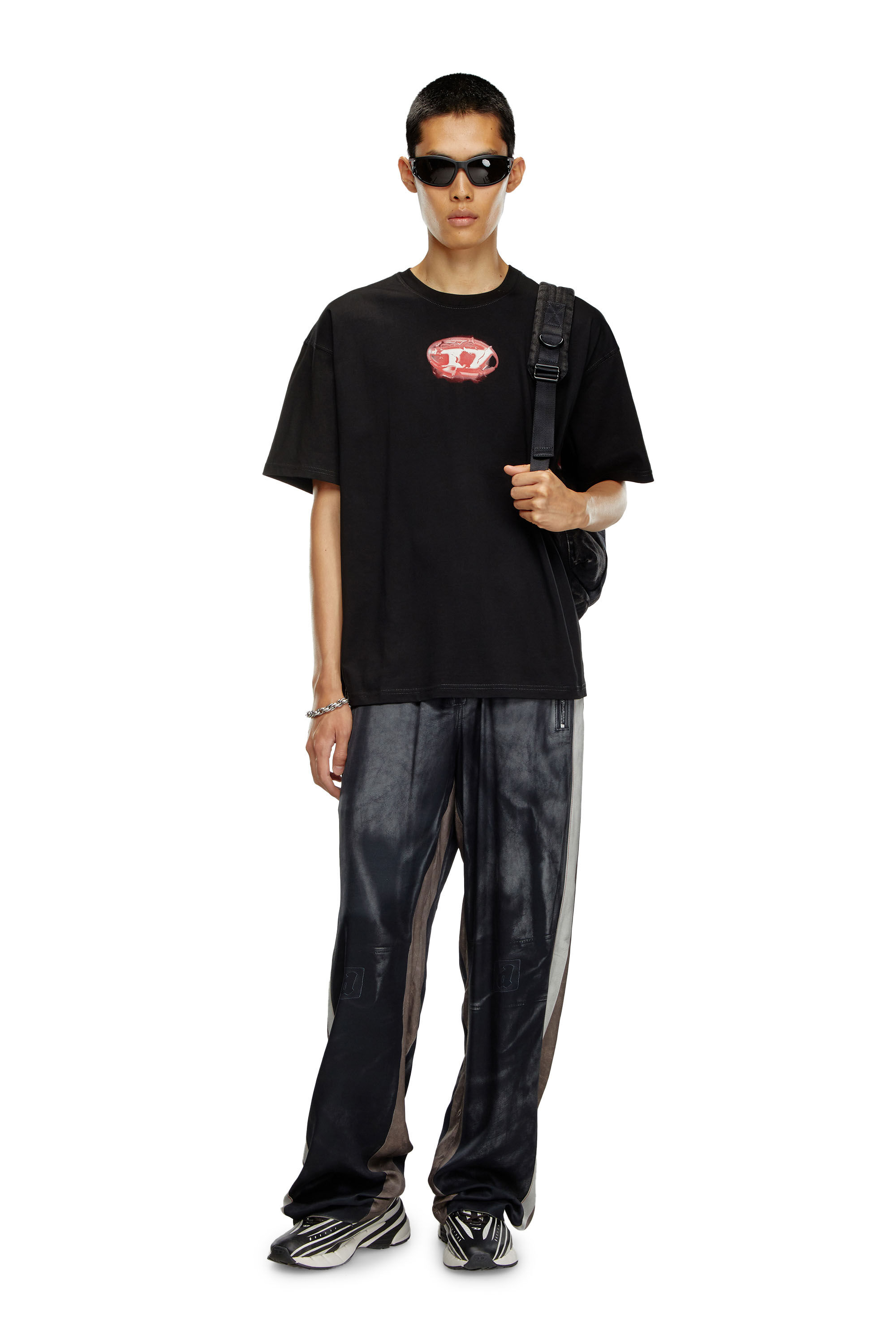 Men's T-shirt with glowing-effect logo | Black | Diesel