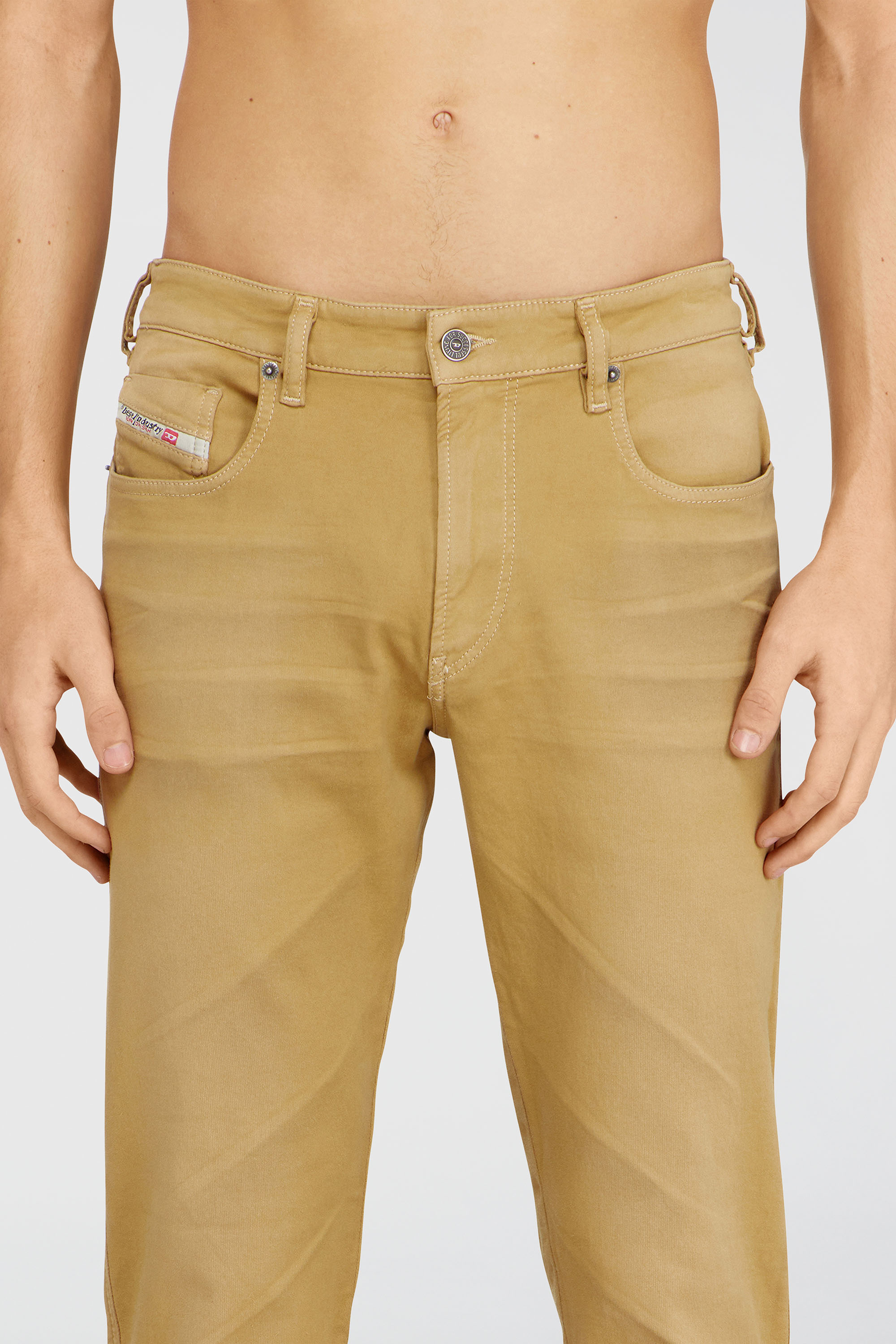 Diesel - Man's Slim 2062 D-Strukt Joggjeans&reg; 0670M, Beige - 5