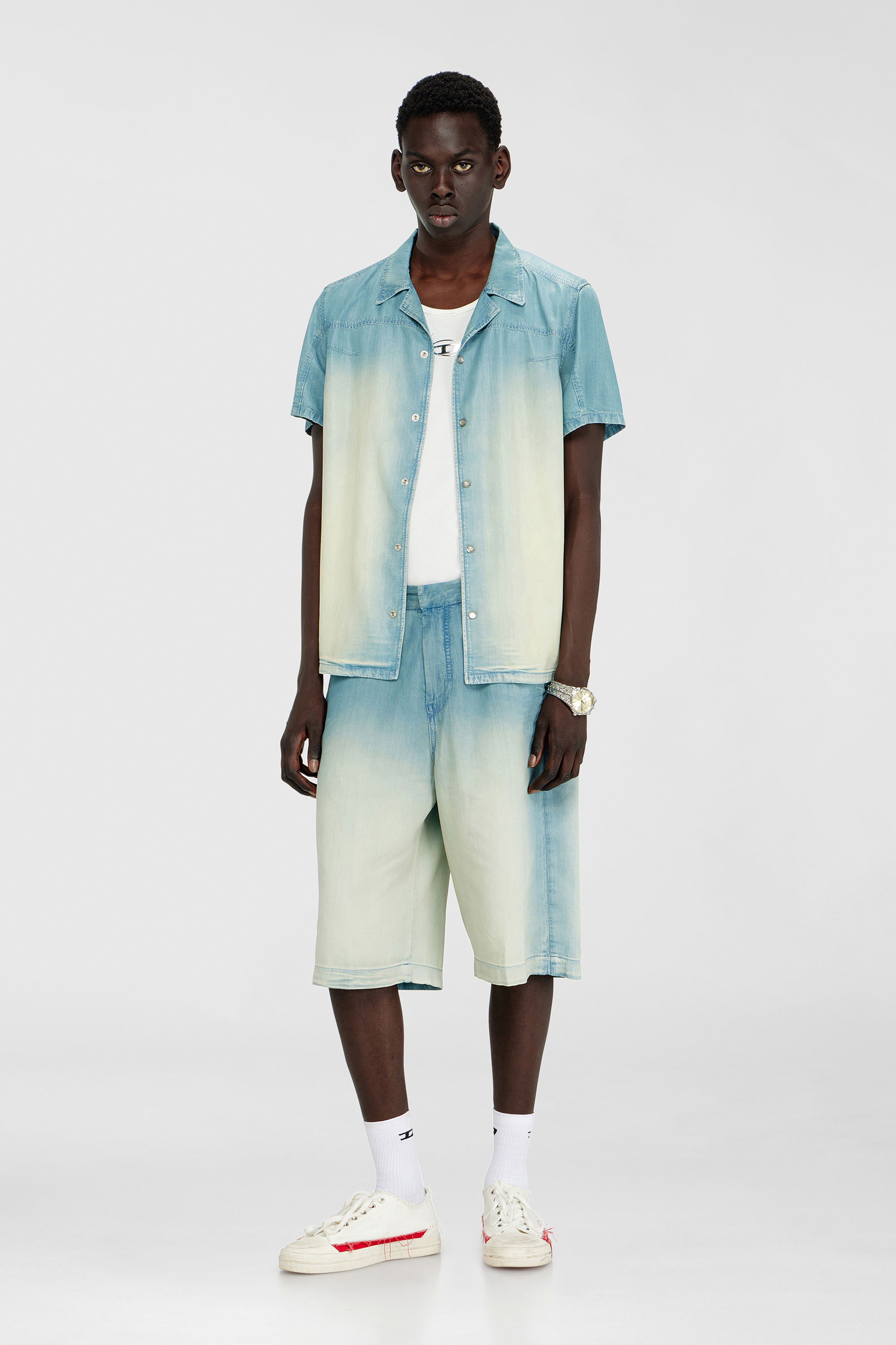 Shorts in fluid overdyed denim