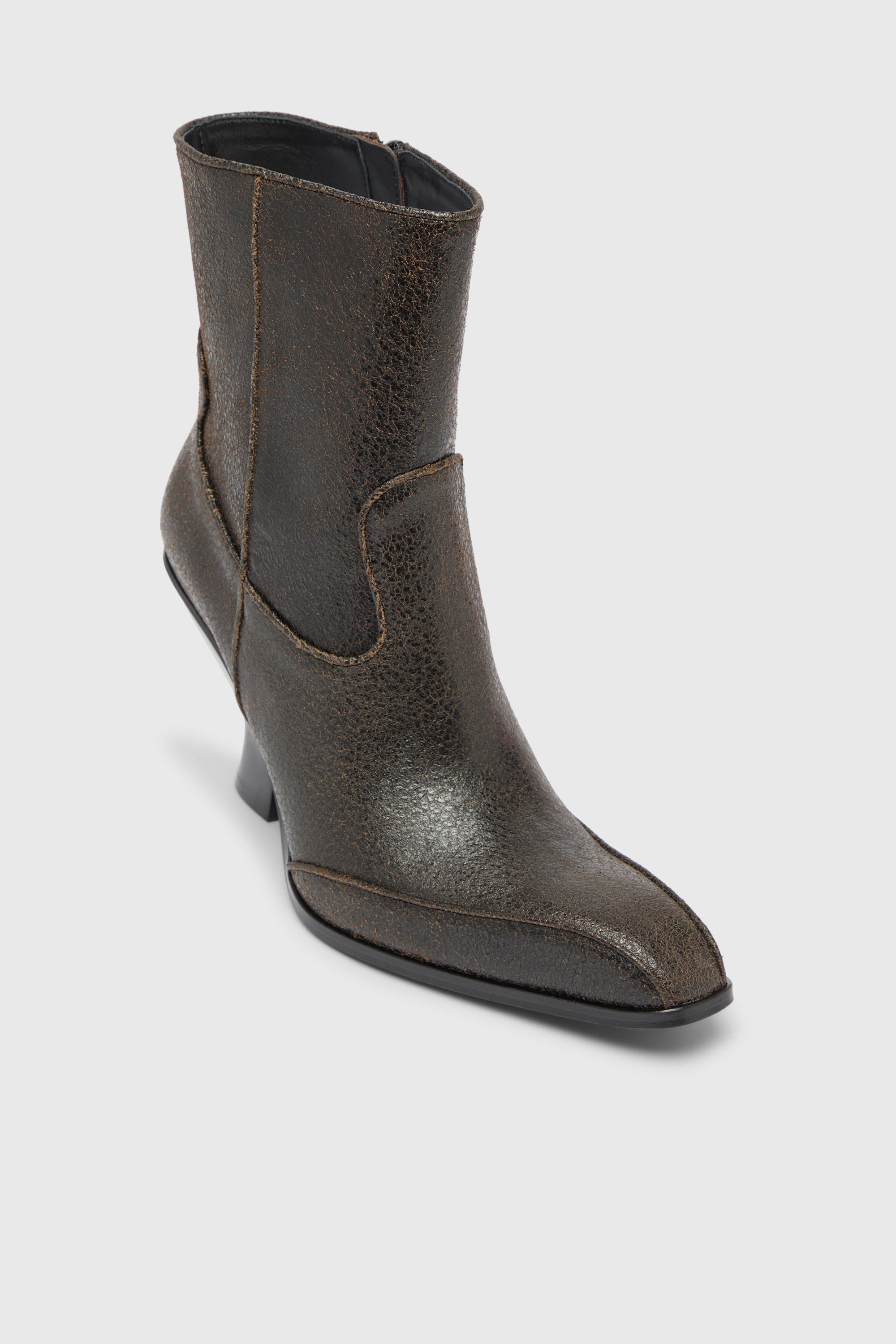 Diesel - D-LUFFY-75-AB, Woman's D-Luffy-Ankle boots in crackled leather in Dark Brown - 6