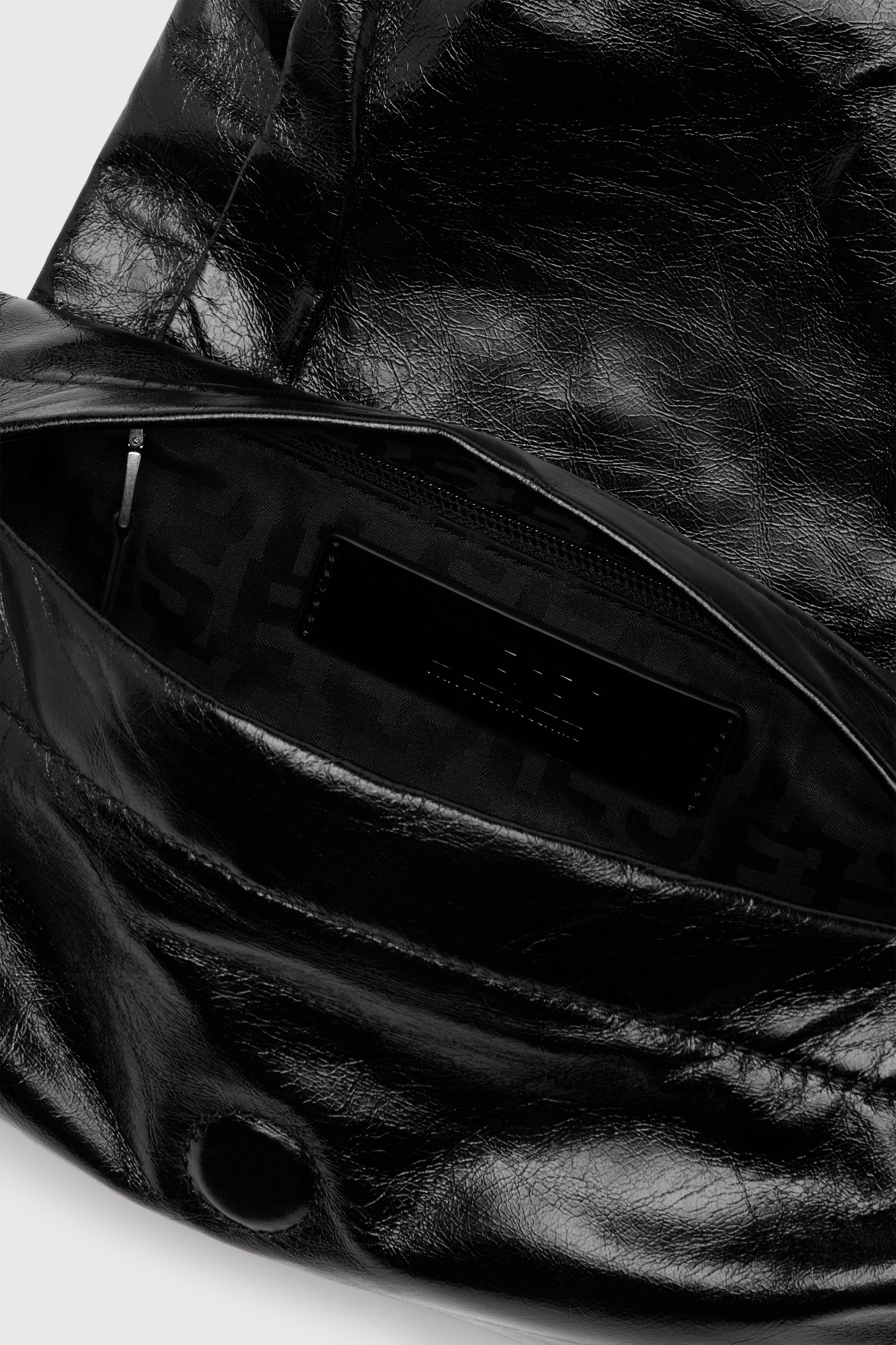 Diesel - SCRUNCH-D SHOULDER S, Woman's Scrunch-D-Small shoulder bag in shiny scrunched leather in Black - 5